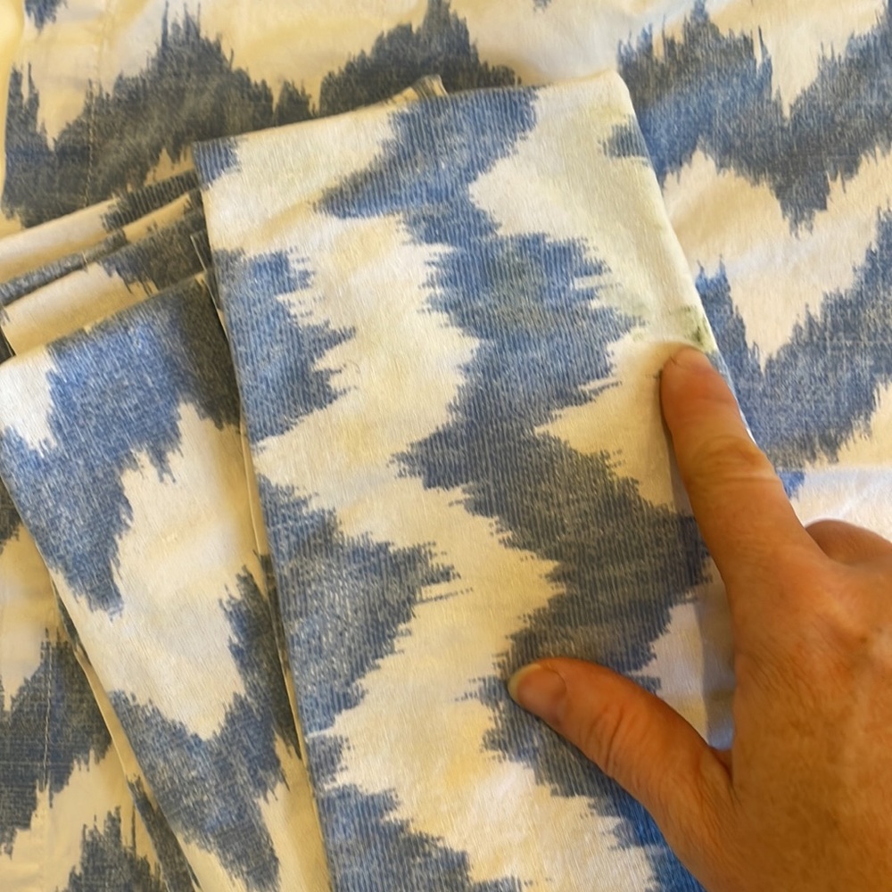 Williams Sonoma blue and white chevron table linens/napkins 8count - Picture 3 of 3